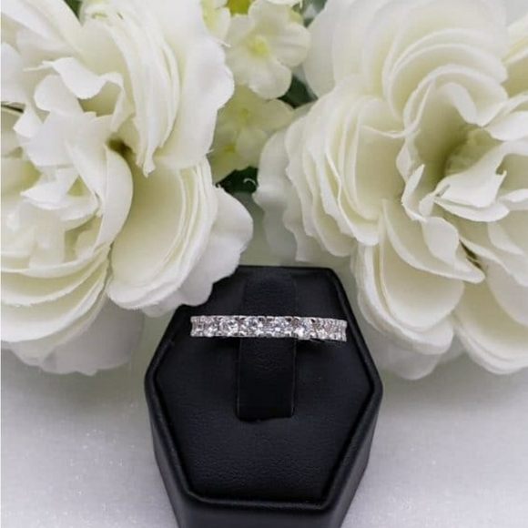 ❤️ Everlasting Wedding Band - Picture 3 of 4